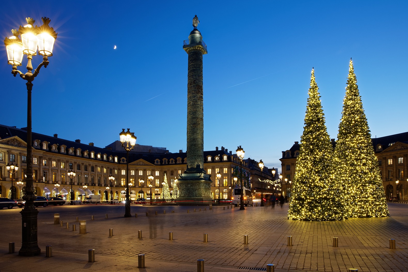 Read more about the article Christmas in Paris – Tickets, Markets & Festive Events