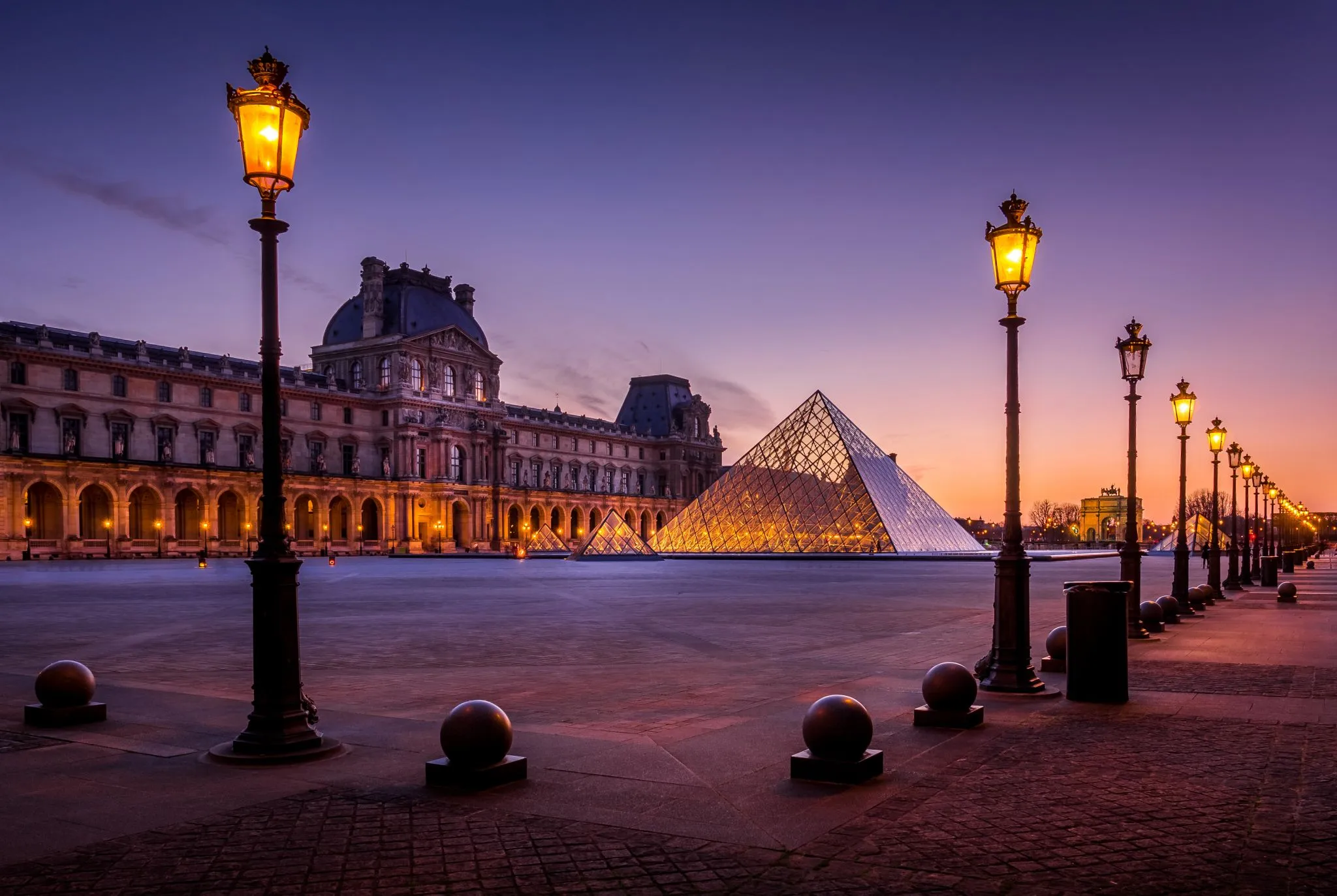 Read more about the article Louvre Museum Tickets – A Complete Guide to Booking, Saving Time, and Enhancing Your Visit