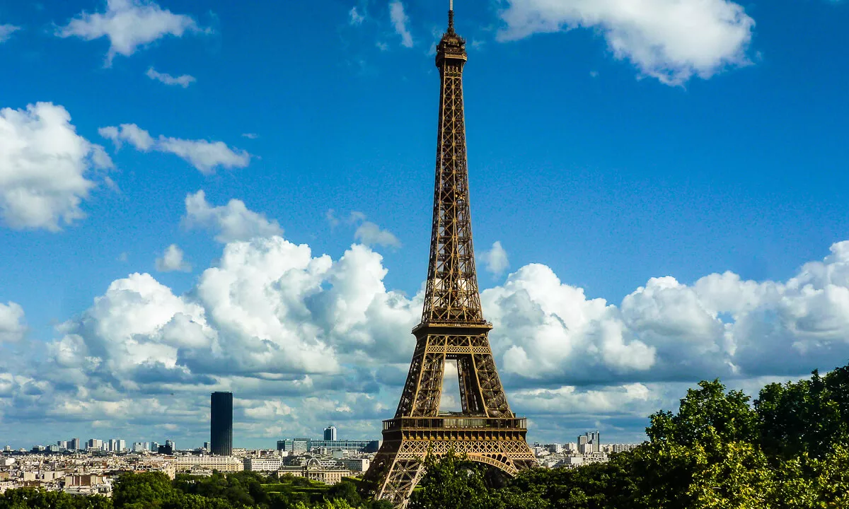 Read more about the article How to Get Eiffel Tower Tickets: 8 Easy Ways to Avoid Standing in Long Lines